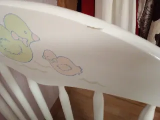 Cuna blanca bebé con patitos