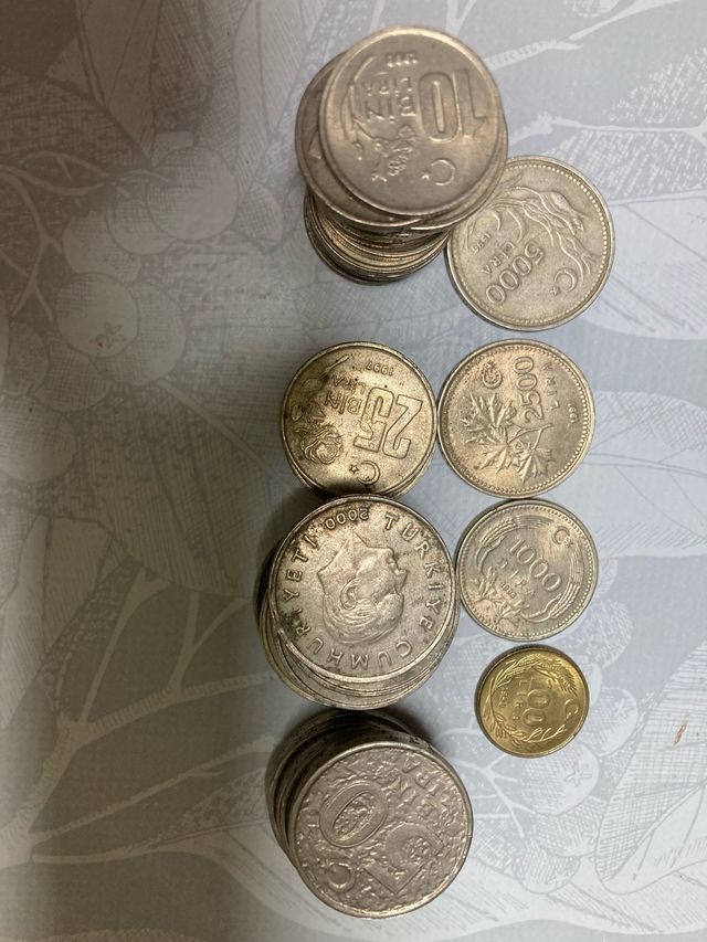 Monedas de Turquía: 5000, 2500, 1000, 100, 50, 25,