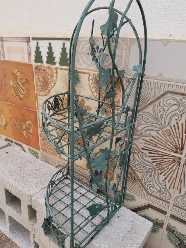 ESTANTERIA EN ESQUINA DE FORJA