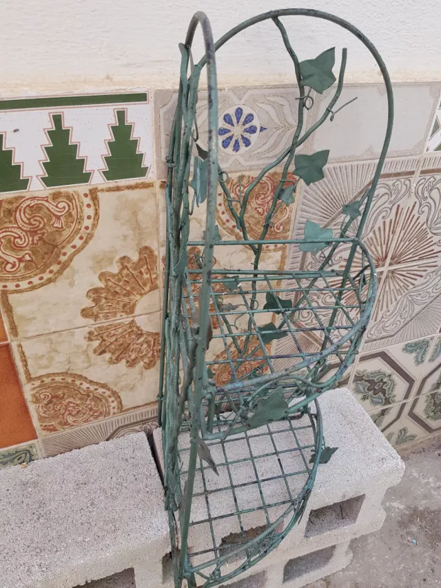 ESTANTERIA EN ESQUINA DE FORJA