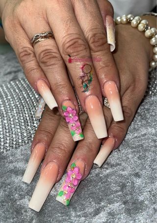 Manicura 
Pedícura
pestañas 
