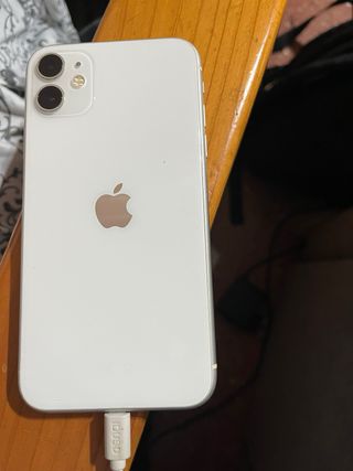 iPhone 11 74% Capacidad Batería negociable 