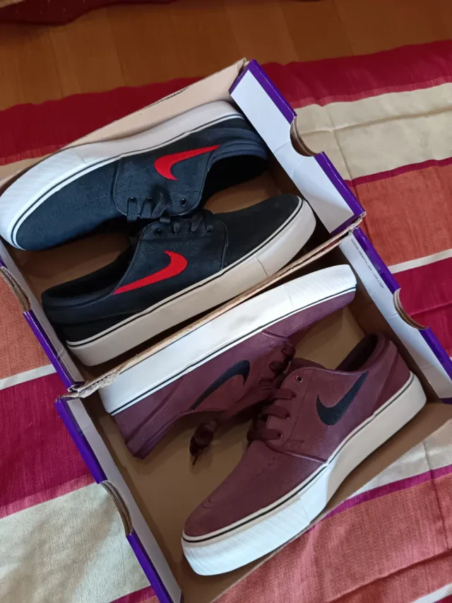 Zapatillas Nike Negras y Moradas