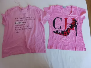T-shirt rosa com citação e salto alto