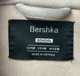 Cazadora Bershka rosa tipo ante.