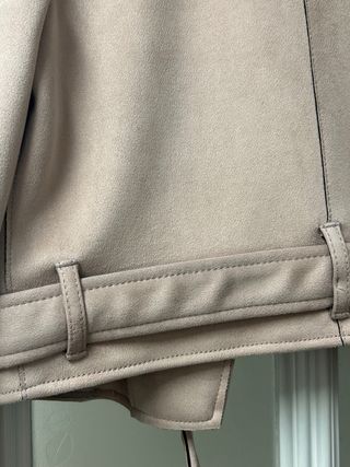 Cazadora Bershka rosa tipo ante.