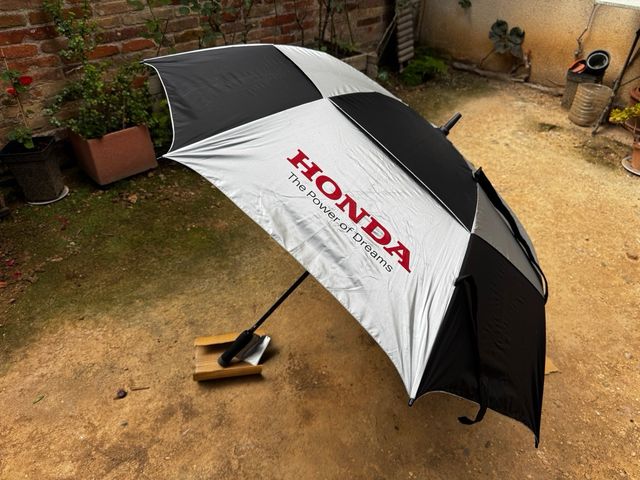 Paraguas Honda a estrenar 168 cms de diámetro.