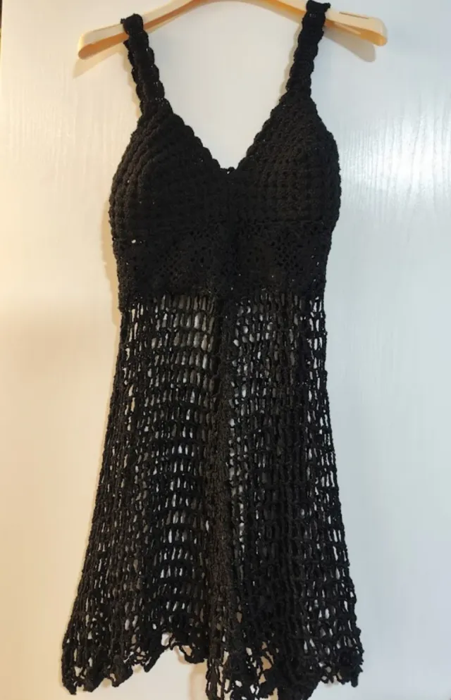 Vestido negro de ganchillo