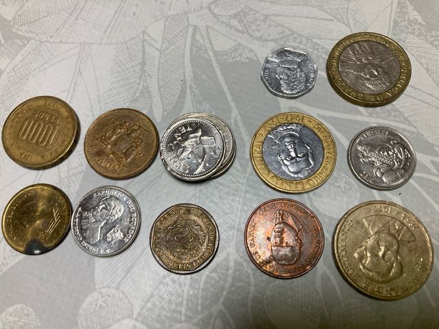 Lote de monedas de varios países