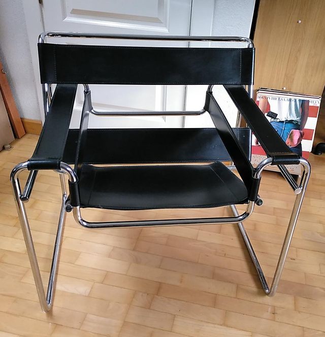 Sillón Vasilly Breuer Cuero Negro