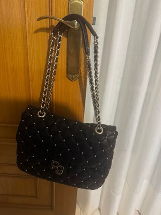 Bolso PG negro acolchado con tachuelas PG