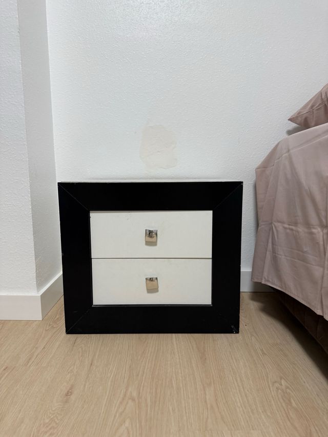 2 Mesitas de noche modernas