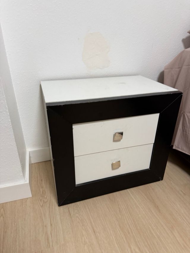 2 Mesitas de noche modernas