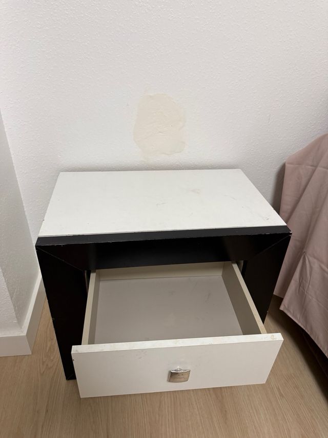 2 Mesitas de noche modernas