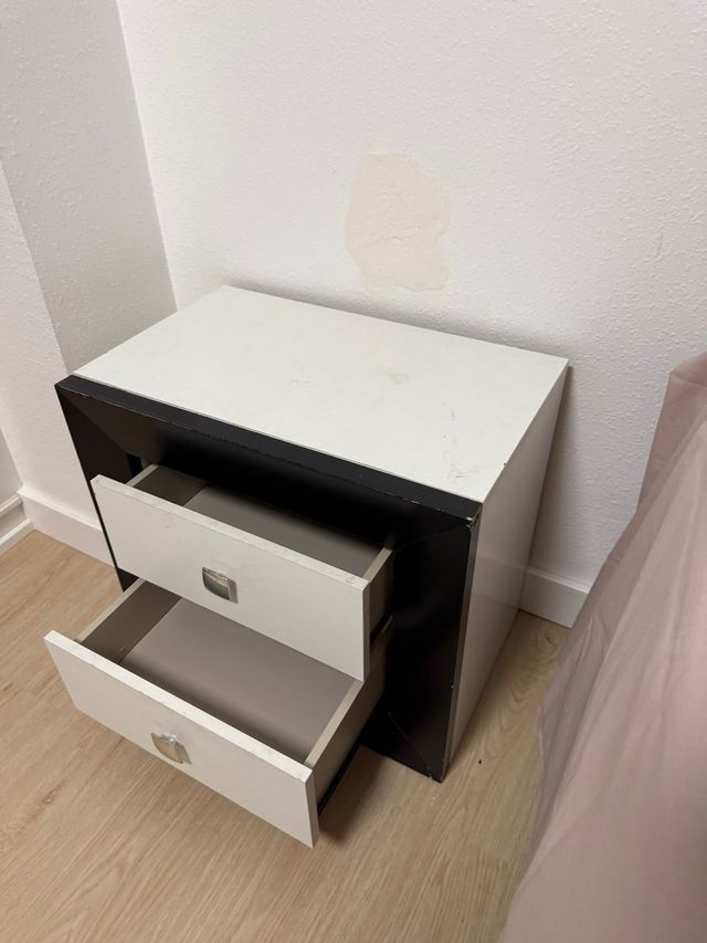 2 Mesitas de noche modernas