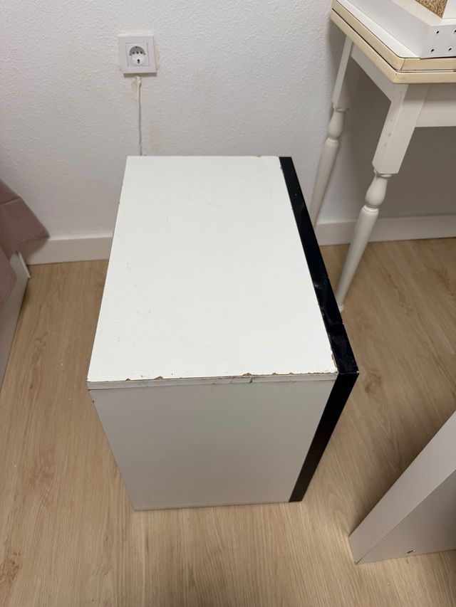 2 Mesitas de noche modernas