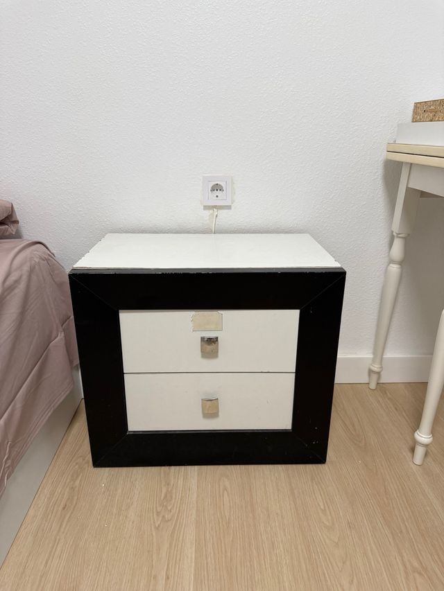 2 Mesitas de noche modernas