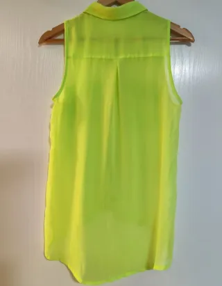 Blusa sin mangas verde neón
