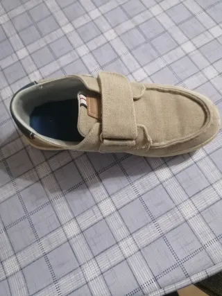 Zapatos niño beige y marrón