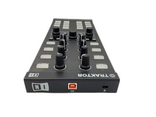 controlador midi traktor kontrol x1