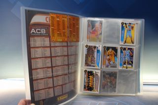 Álbum ACB 09/10. Incompleto, tiene 64 cromos.