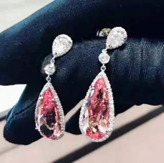 Pendientes geometricos con piedras rosas y diamant