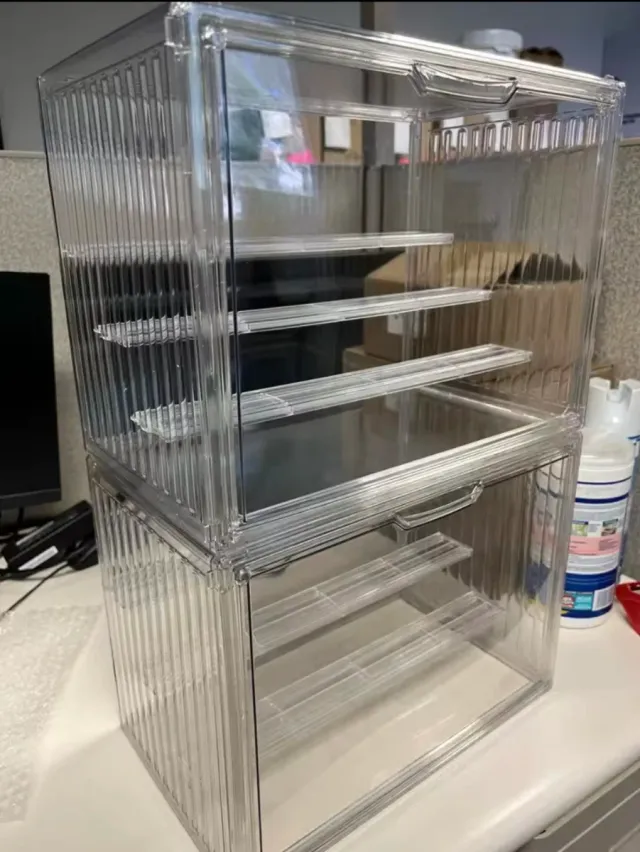 Caja expositora acrílica grande con puerta iman