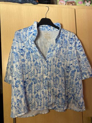 Camisa “Los Bridgerton” Estampada Floral Azul 