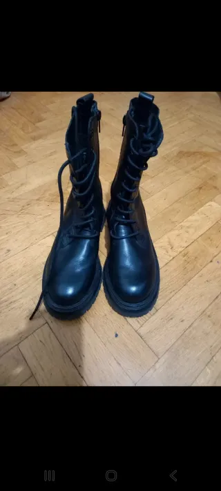 Botas Zara chica negras
