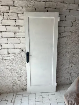 Puerta madera lacada blanco