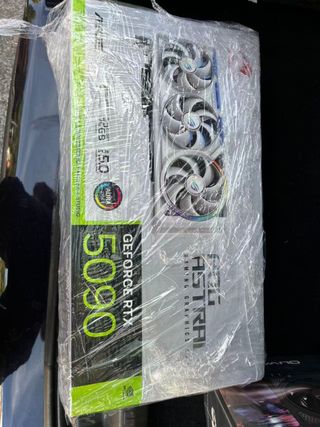 ASUS GeForce RTX 5090 Astral White