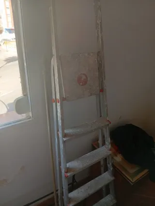 Escalera de aluminio plegable