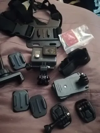 Fotocamera GoPro con accessori