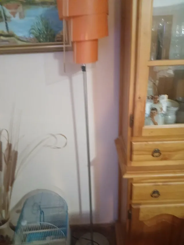 Lámpara de pie naranja diseño