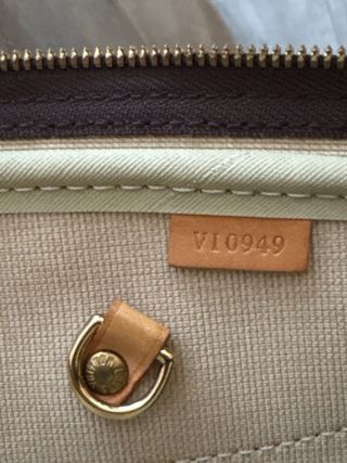 Maleta Alize Louis Vuitton auténtica con su funda