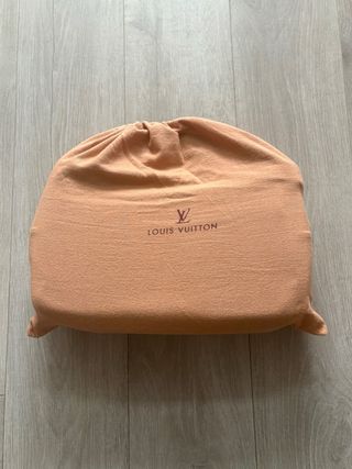 Maleta Alize Louis Vuitton auténtica con su funda