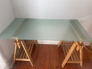 Secretária com tampo de vidro fosco – 150x80 cm