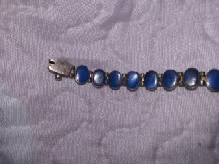 Pulsera plata con piedras azules