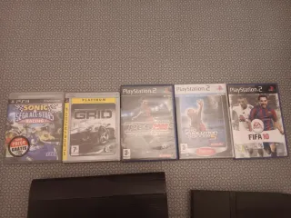 Consola PS3 + PS2, 4 mandos y 6 juegos