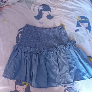 Falda vaquera elástica con volantes