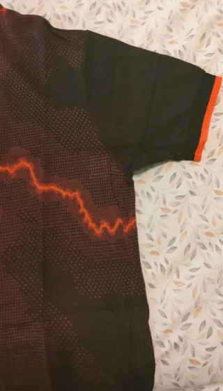 Jersey manga corta  negra y roja