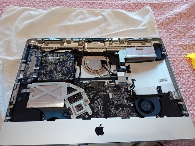 iMac 27 / 21 2011 Desmontado