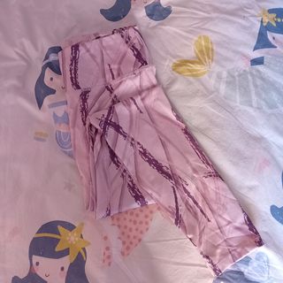 Mallas deportivas rosas y moradas