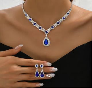 Conjunto collar y pendientes azul plata