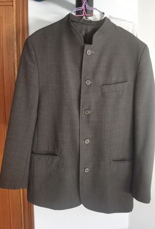 Traje de hombre con cuello mao