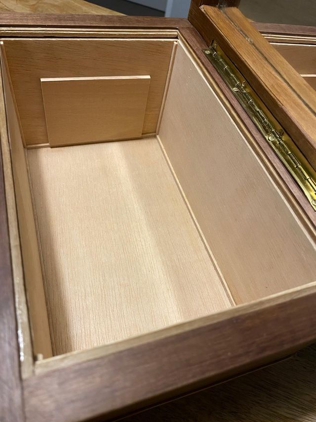 Caja de madera artesanal con diseño