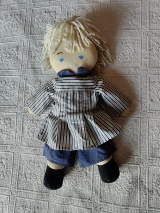 Muñeca de trapo vintage con ropa colegiala