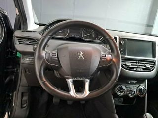 Peugeot 208 5P Signature 1.2L PureTech 60KW (82CV)