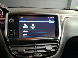 Peugeot 208 5P Signature 1.2L PureTech 60KW (82CV)