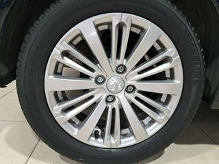 Peugeot 208 5P Signature 1.2L PureTech 60KW (82CV)